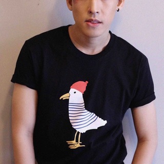 เสื้อยืดผ้าฝ้ายพิมพ์ลายแฟชั่นbank’s Chicken T-Shirt Cotton USA เสื้อยืดพิมพ์ลาย เสื้อยืดคอกลม เสื้อยืดลายไก่ เสื้อยืดคุณ