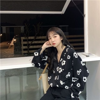 🖤 Truffle korean shirt เสื้อเชิ้ตคอวีแขนยาว ลายดอกไม้ สีดำ เนื้อผ้าโพลีเอสเตอร์ 🌈