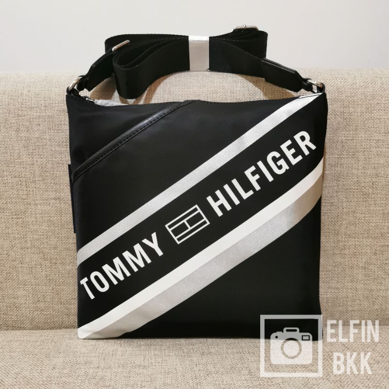 แท้ 💯 &lt;รุ่น US🇺🇸 ไม่เข้าไทย&gt; TOMMY HILFIGER Crossbody Bag กระเป๋าสะพายข้างทอมมี่ สีดำ/สีกรม