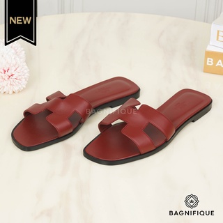 HERMES ORAN BURGUNDY LEATHER SANDALS