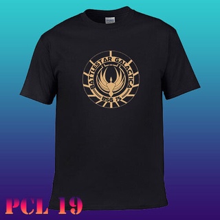 เสื้อยืดโอเวอร์ไซส์GILDAN เสื้อยืดผ้าฝ้าย คอกลม พิมพ์ลายโลโก้ Battlestar Galactica Tv Series เข้าฟิตเนส เข้าได้กับทุกชุด