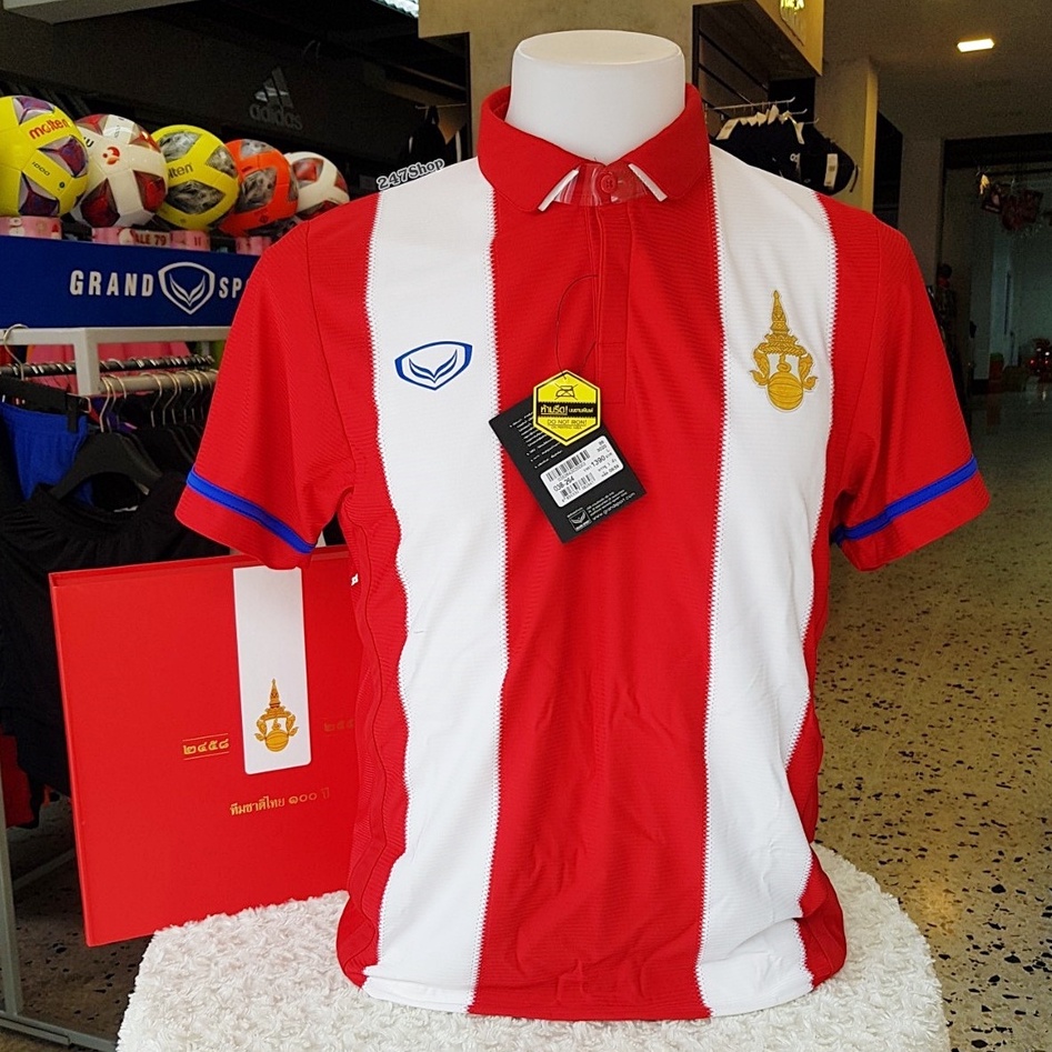 เสื้อฟุตบอลทีมชาติไทย ๑๐๐ ปี ๒๕๕๘ GRAND SPORT แกรนด์สปอร์ต 038-264 พร้อมส่ง