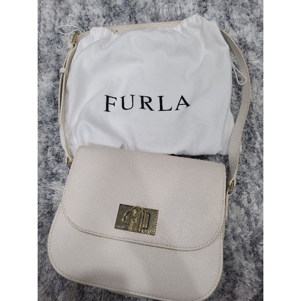 กระเป๋าสะพายFurla มือสอง