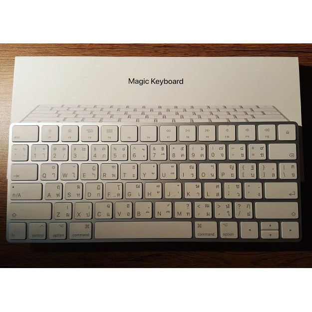 (พร้อมส่ง-มือสอง-สภาพ95% )Ipad pro Magic Keyboard by Apple งดต่อราคาคะ หากโอนด้วยบัตรเครดิตแชตแจ้งก่อนนะคะ