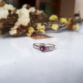 Mini Heart Rhodolite​ Garnet​ Ring💕แหวนหัวใจโรโดไลต์การ์เนต (หินแห่งความรัก) ประดับคริสตัลสวารอฟกี้ แบบเล็กๆ มินิมอล