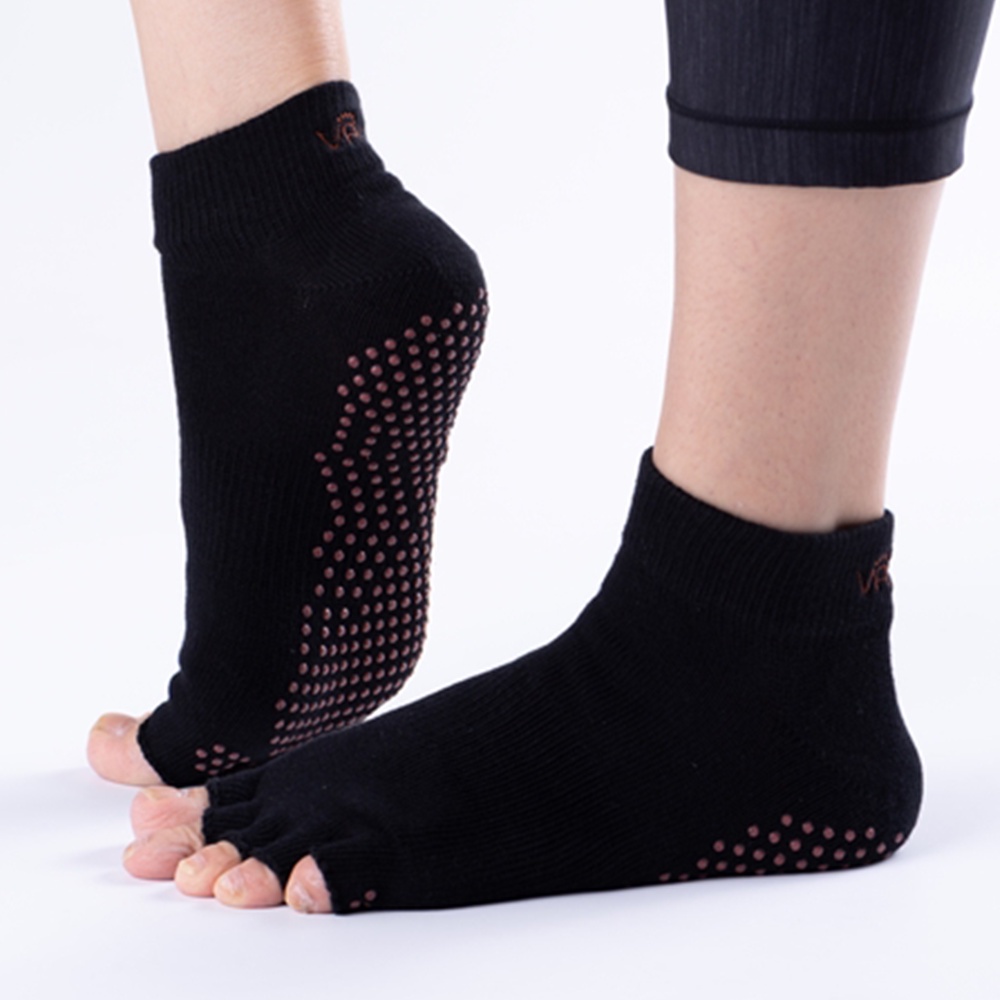 Vaken ถุงเท้ากันลื่นเปิดนิ้ว-1 คู่ต่อแพ็ค Vaken รุ่น Grip Socks Half Toe Black -1 Pair/Pack