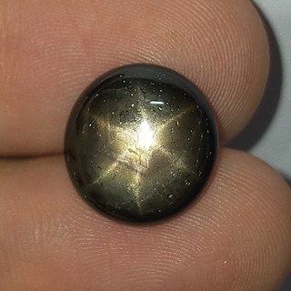 พลอย สตาร์ แซฟไฟร์ ธรรมชาติ แท้ ( Natural Black Star Sapphire ) หนัก 9.67 กะรัต