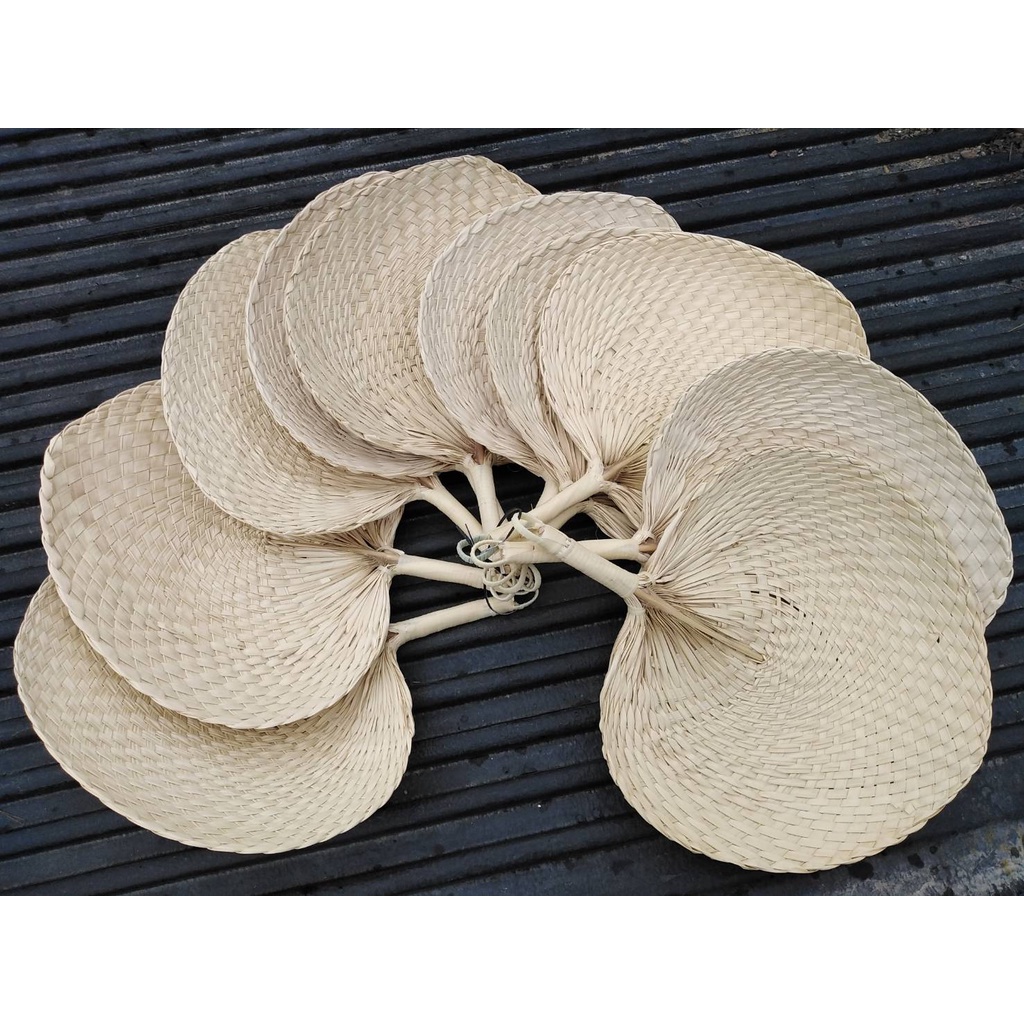พัดสานใบกะพ้อ พัดโบราณ 10 - 11 นิ้ว (Thai Handmade Fan)
