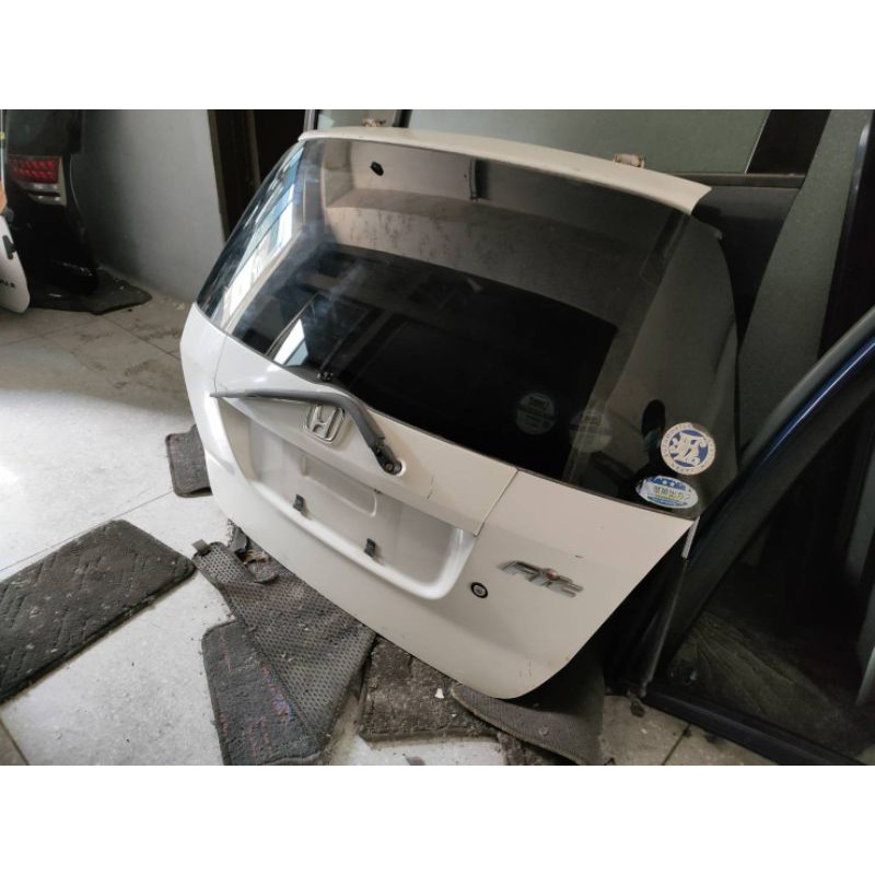 ฝาท้าย​ honda jazz GD​ รุ่นมีกุญแจ​ แท้ถอดญี่ปุ่น​ มือ​2