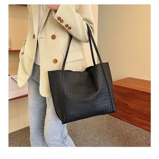 ใหม่ กระเป่าสะพายแฟชั่นย้อนยุค Total Bag จุของได้เยอะ แถมกระเป่าใบเล็ก