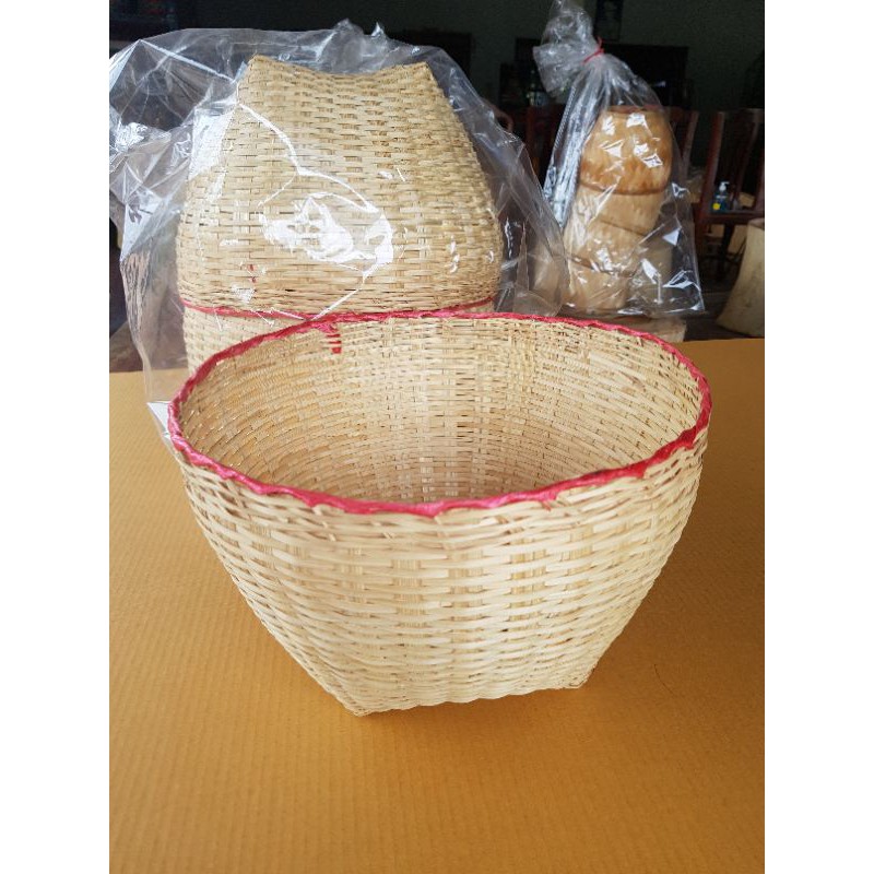 ตะกร้าสานไม้ไผ่ ตะกร้าโปรยทาน   ก 24 - 28 ส 16- 20  cm (ส้านหวด) งานฝีมือผู้สูฃอายุพร้อมส่ง