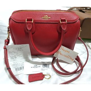 Coach mini bennett หมอนแดง สี im true red