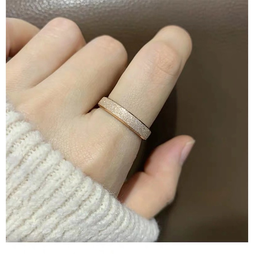 แหวนไทเทเนียม ชุบทอง 18K สีโรสโกลด์ เข้ากับทุกการแต่งกาย สไตล์เกาหลี เรียบง่าย ของขวัญวันวาเลนไทน์