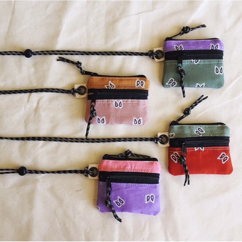 กระเป๋าคล้องคอลายผ้าเช็ดหน้า Bandanas ใส่เหรียญใส่บัตรatm
