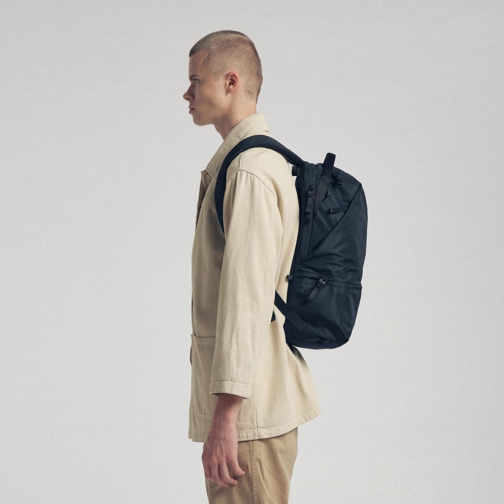 URTH Arkose 20L Backpack + Camera Insert (Black/Ash Grey/Beige) Weatherproof สินค้าประกันศูนย์ไทย [UBBKPCCB20A]