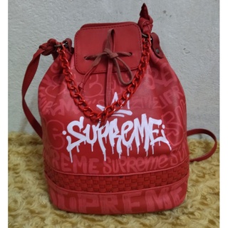 กระเป๋าแฟชั่น งานเพ้นท์ SUPREME สีแดง งานหนังขนาด8*10 แถมจัดส่งฟรีค่ะ