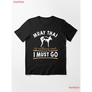 เสื้อยืดคอกลมloylaiya Thailand ประเทศไทย มวยไทย เสื้อพิมพ์ลาย Muay Thai Is Calling And I Must Go Essential T-Shirt เสื้อ