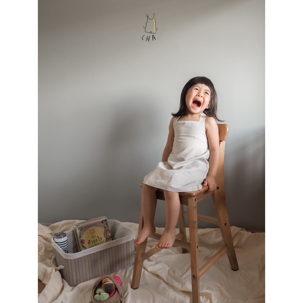 In the kitchen dress_Cedar เดรสผูกคอ ผ้าคอตตอนลินิน สีน้ำตาล สำหรับเด็กหญิง