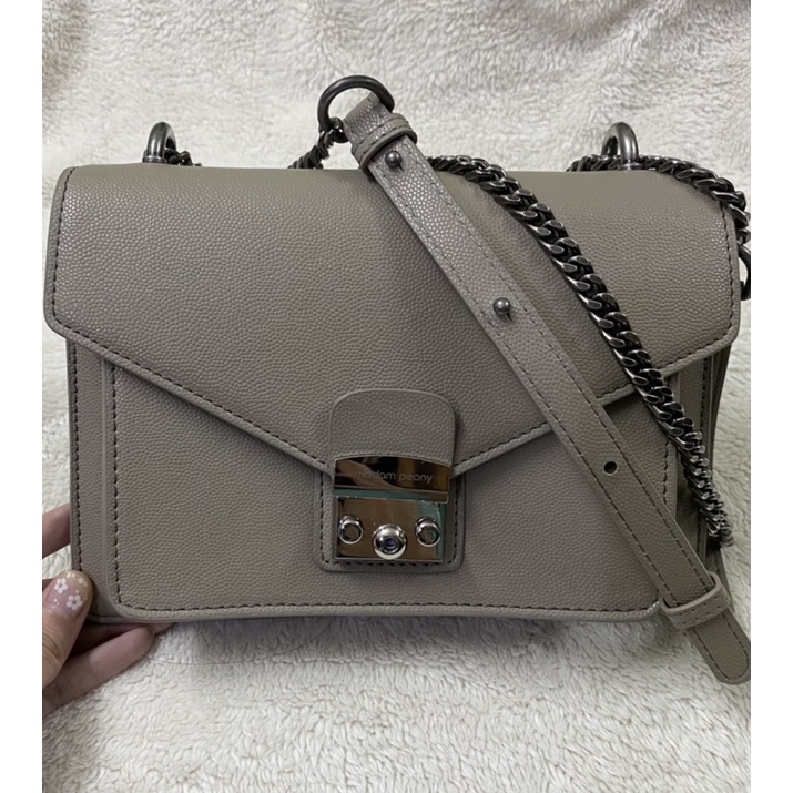 กระเป๋า madam peony รุ่น Carter bag สี Taupe Grey