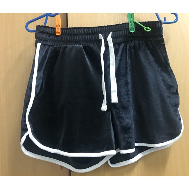 กางเกงขาสั้นสีดำ forever 21