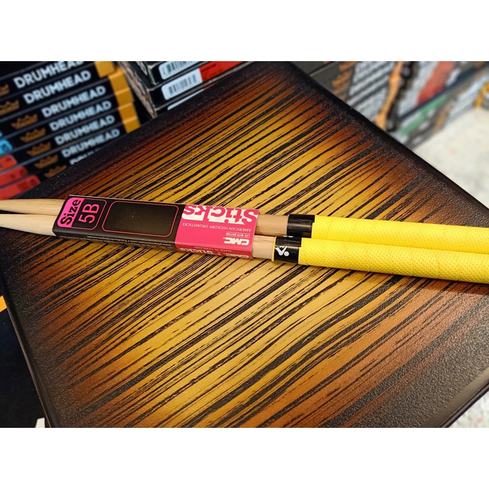[รุ่นขายดี-🔥] ไม้กลอง CMC พร้อม เทปพันด้ามไม้กลอง (คละสี) มีขนาดให้เลือก 5A 5B 7A เทปไม่ลื่น จับกระชับ ถนัดมือ