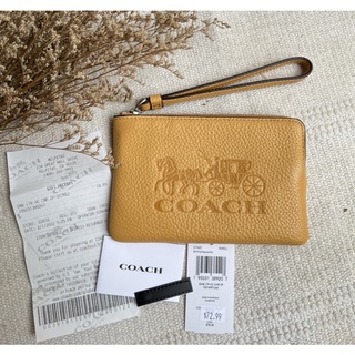 Coach คล้องมือ 1 ซิป S รุ่น CORNER ZIP WRISTLET IN SIGNATUREแท้💯🇺🇸NEW