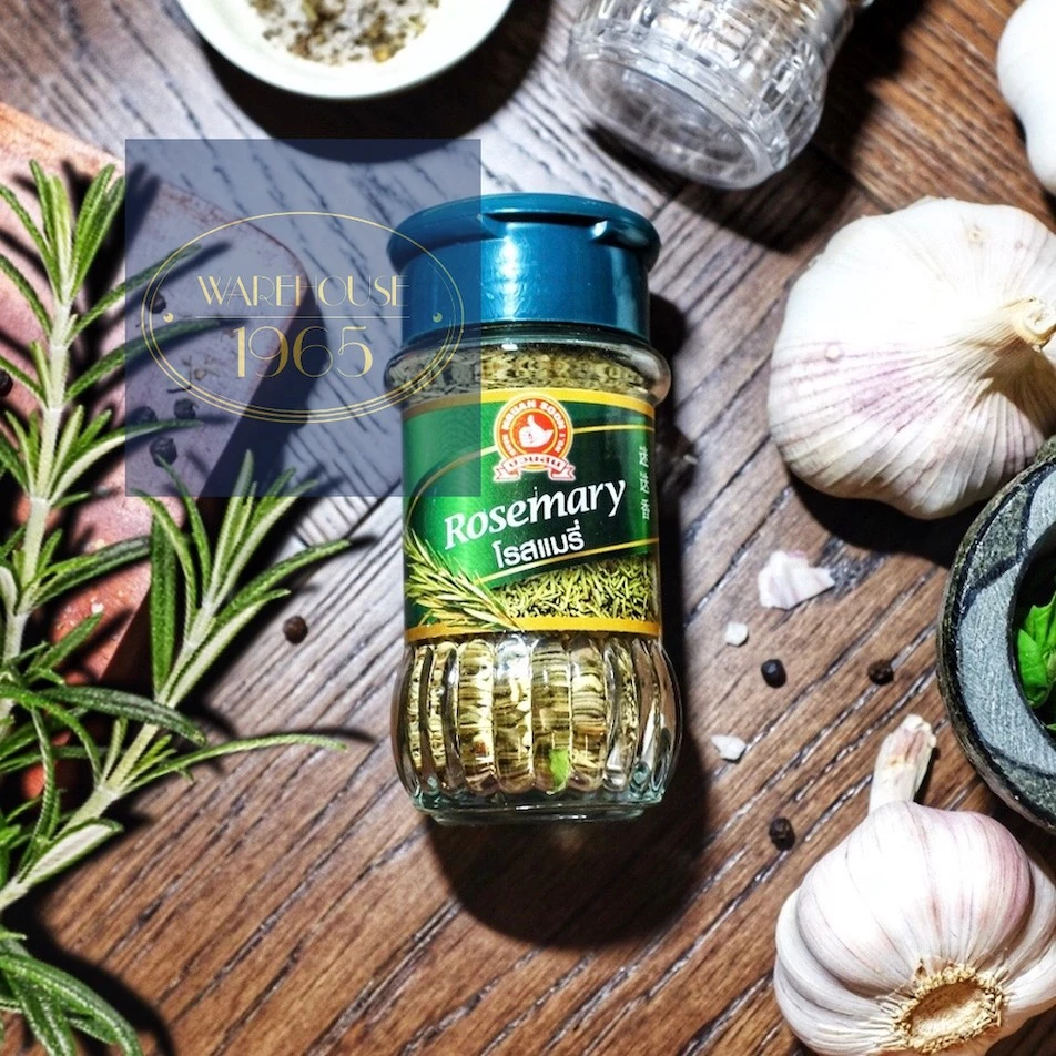 (23 g) โรสแมรี่ อบแห้ง ตรามือที่ 1 ง่วนสูน ในขวดแก้ว Nguan Soon - Fine-quality Dried Rosemary Leaves