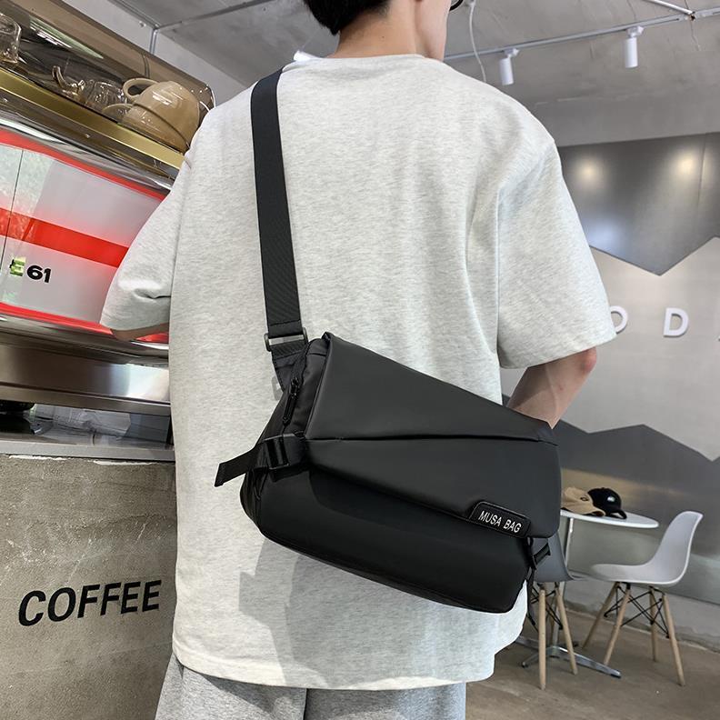 กระเป๋าเป้สะพายหลังผู้ชาย Casual กีฬา กระเป๋าคาดหน้าอกผู้ชายบุคลิกภาพ Messenger