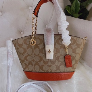 พร้อมส่งที่ไทย แท้💯🇺🇸 Lane Bucket Bag In Signature Canvas No. C8597