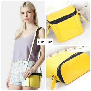 รหัส BM-361  สีเหลือง Brand : TOPSHOP  size ยาว 18 cm. สูง 14.5 cm.