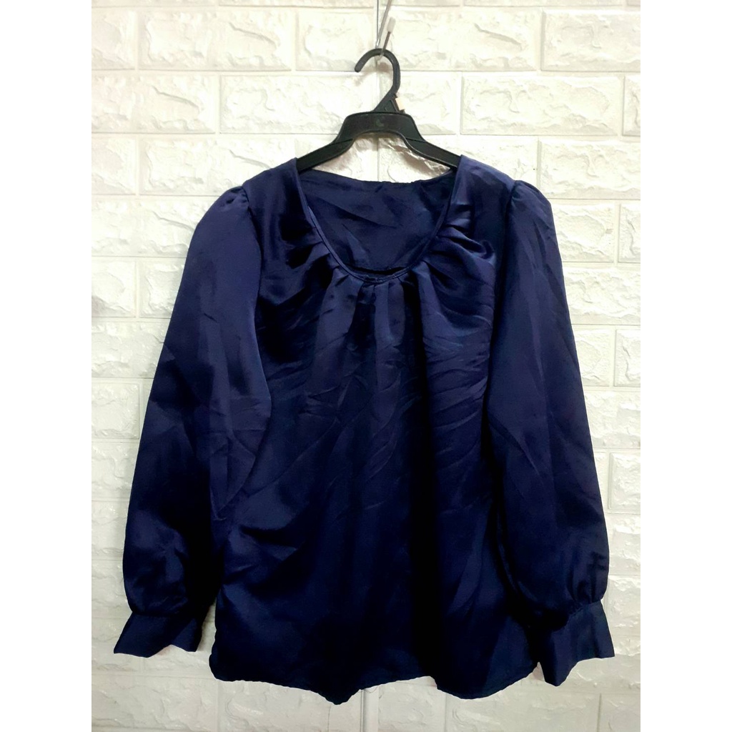 เสื้อเชิ้ตแขนยาวคอกลม สีกรม ผ้าซาตินเงา สวยมาก