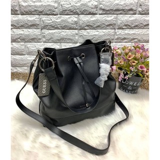 GUESS BUCKET BAG