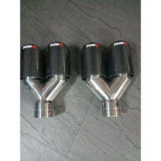 ปลายท่อคู่  (AK3 ) แบบเปิดหัวหุ้มไฟล์เบอร์คาร์บอนเคฟล่าแท้ AKRAPOVIC คอสวม 2,5นิ้ว ปากปลายท่อ 3นิ้ว ( แบบเงา)