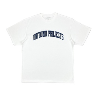 เสื้อยืด UNFOUND PROJECTS COLLEGE TEE WHITE/BLUE สีขาว