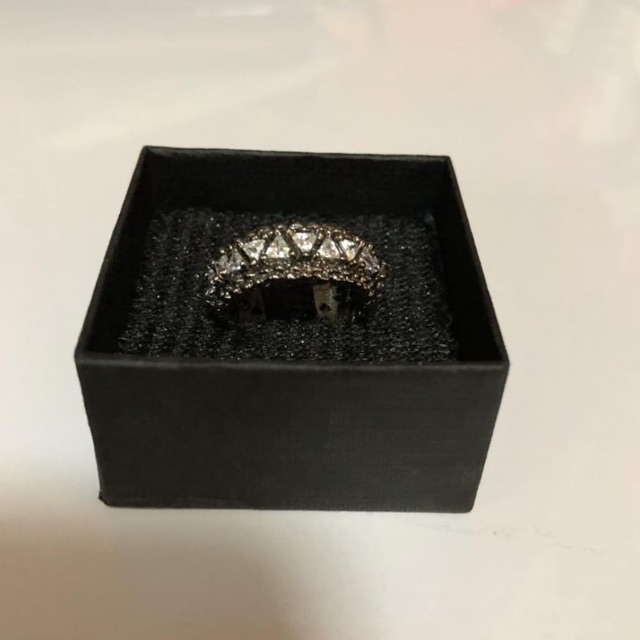 แหวน overcrowed ring จากร้าน hexa_jewelry