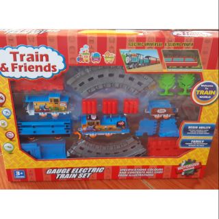 รถไฟโทมัสพร้อมขบวนกล่องใหญ่