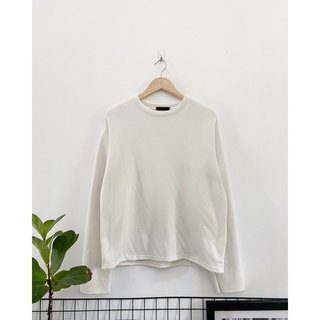 เสื้อสเวตเตอร์มือสองสีขาวล้วน