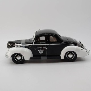 รถโมเดล สีดำขาว จำลองรถตำรวจ Maisto 31366 1939 Ford Deluxe 1:18 ประตูรถหน้ารถท้ายรถเปิดได้