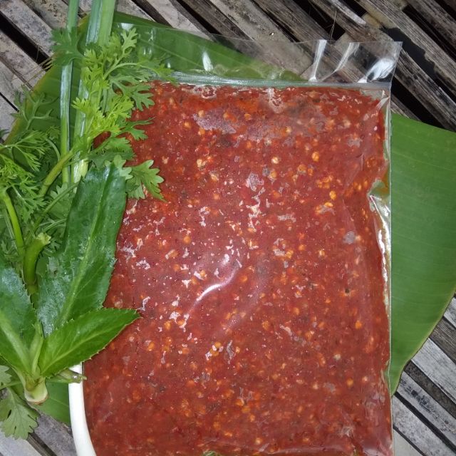 น้ำพริกแกงอ่อม สูตรแม่อุ้ย รับประกันความอร่อย(บรรจุ200กรัม)
