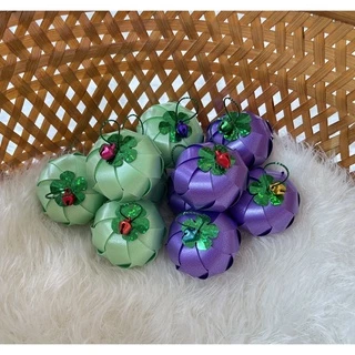 เหรียญโปรยทาน หลายแบบ คละสี ( ตัวเปล่าไม่ได้ใส่เหรียญ ) 50 - 100 ชิ้น