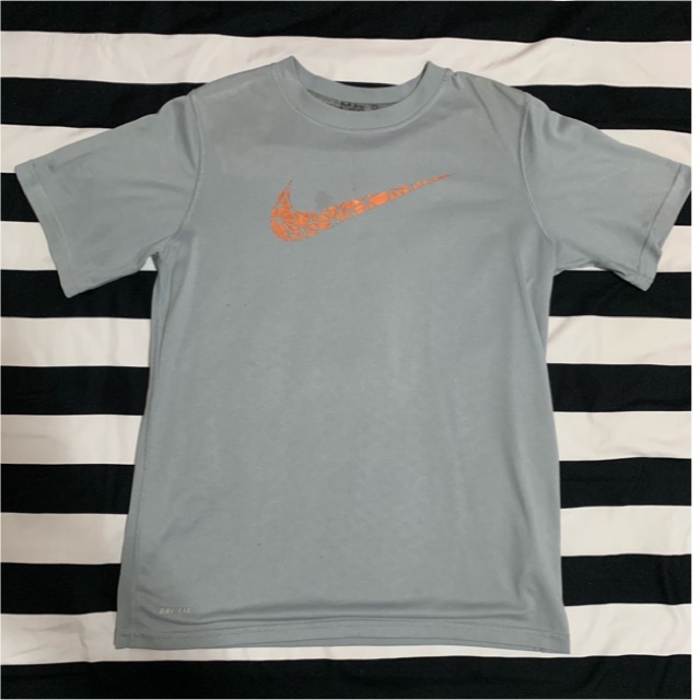 เสื้อยืด Nike แท้ เทา