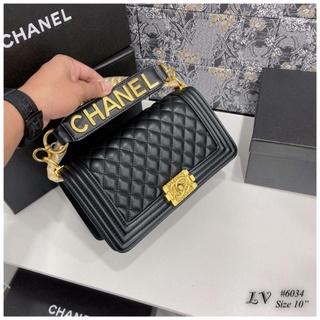 🛍แบรนด์ :Chanel ทรงบอย งานสวยมากๆ📒Size : 10 นิ้ว(โดยประมาณ)🏀เกรด  : Mirror🎲อุปกรณ์ :ถุงผ้า การ์ด กล่อง