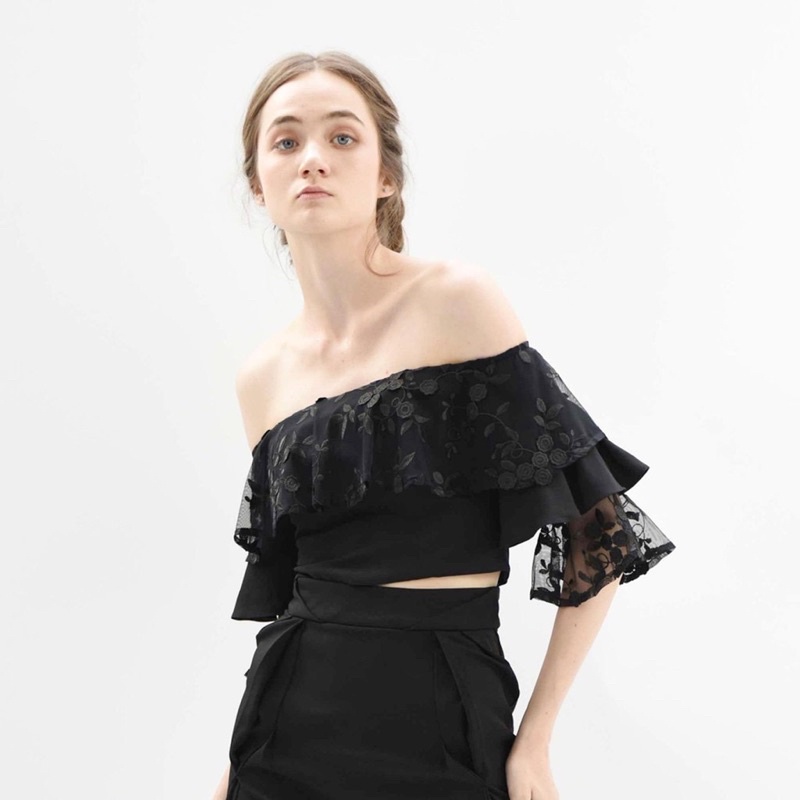 m2spop เสื้อเปิดไหล่ลูกไม้