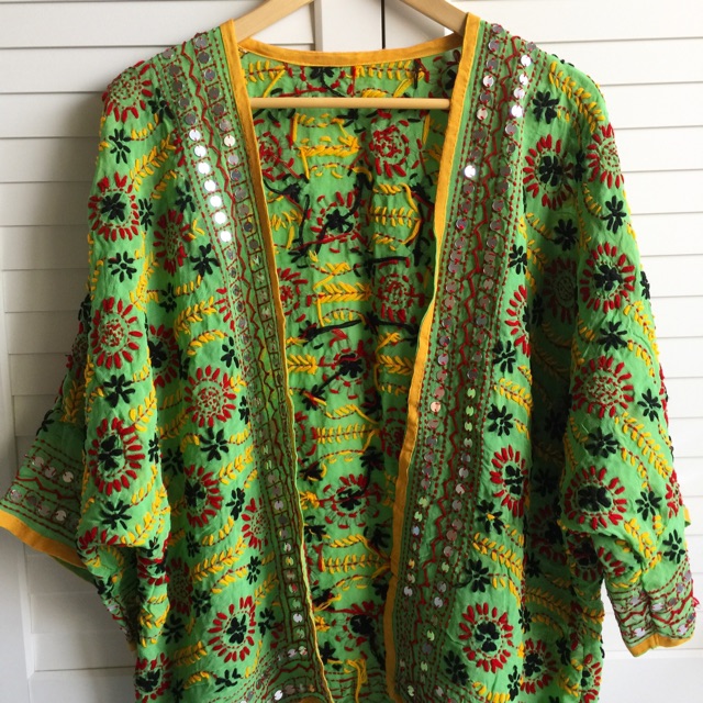 เสื้อคลุม ผ้าอินเดียปักมือทั้งตัว สีเขียวสดใส แมทไดง่ายๆ