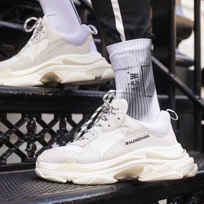 balenciaga triple s สินค้าพร้อมส่ง