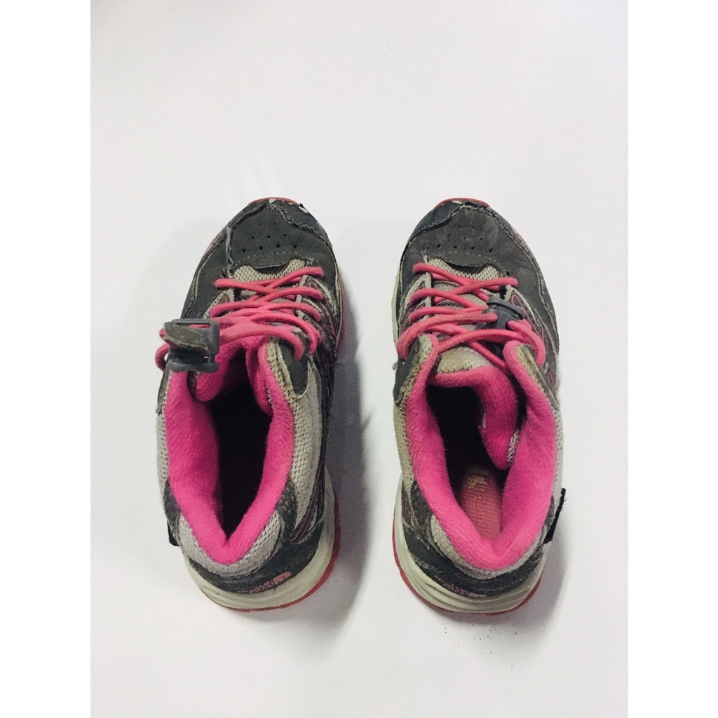 รองเท้า north face ของแท้สีชมพูเทา