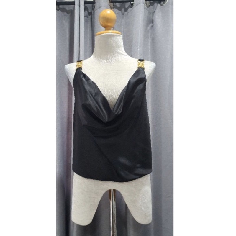 เสื้อสายเดี่ยวป้ายVESACEใหม่สวย