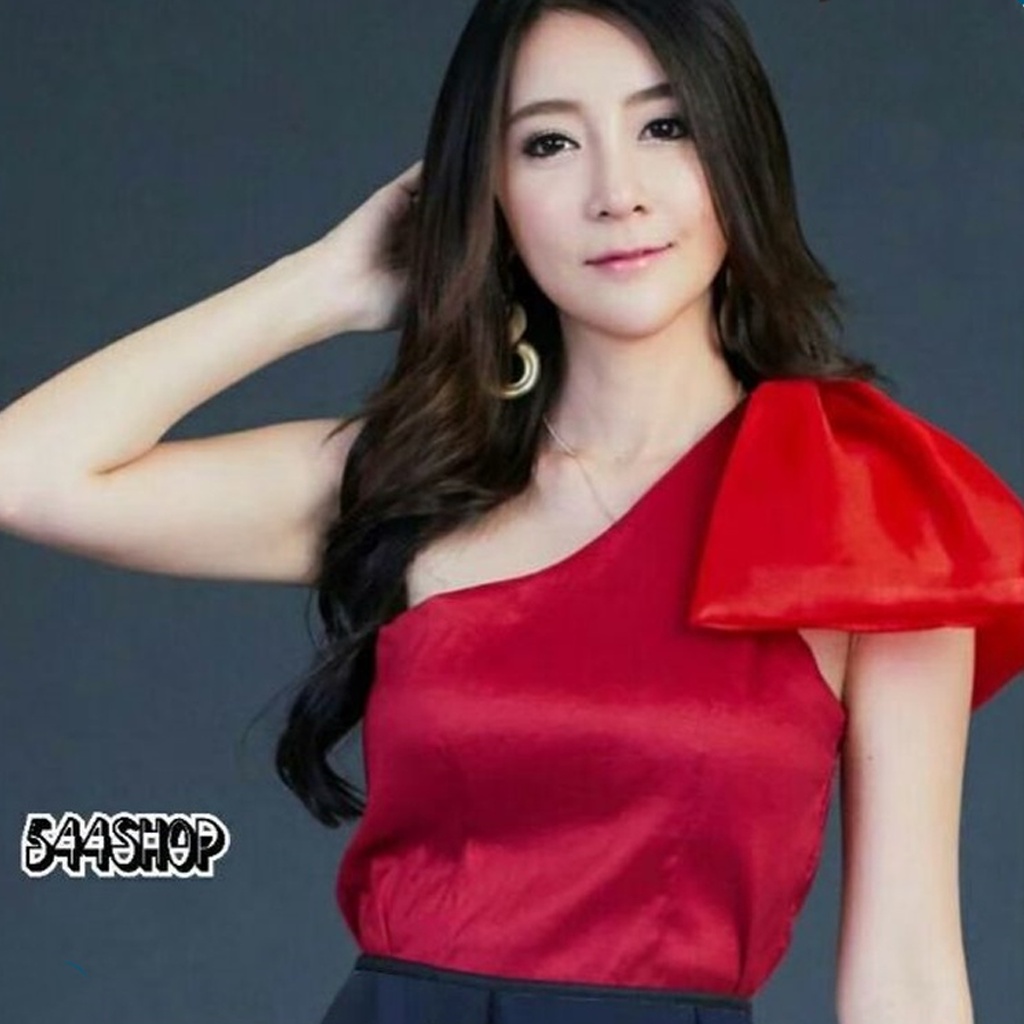 เสื้อครอป​ผ้าไหม ไหล่เฉียงสะพายแล่ง​​ แต่งโบว์ใหล่เป็นผ้าแก้ว​ ซิปข้าง