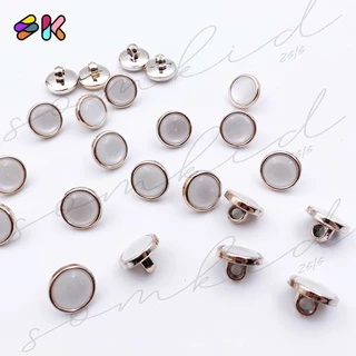 somkid กระดุมมุกมันวาว ขอบทองนากเรียบ มีขาสอยก้น ขนาด11mm(size18L), 13mm (size20L)