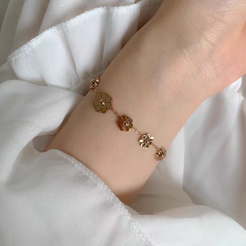 สร้อยคอโซ่สั้น เหล็กไทเทเนียม ชุบทอง 18K จี้ดอกเดซี่ สีโรสโกลด์ เข้ากับทุกการแต่งกาย แฟชั่นยอดนิยม สไตล์เกาหลี ญี่ปุ่น สําหรับผู้หญิง